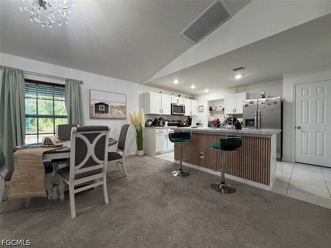 Building Photo - 926 NE 33rd St