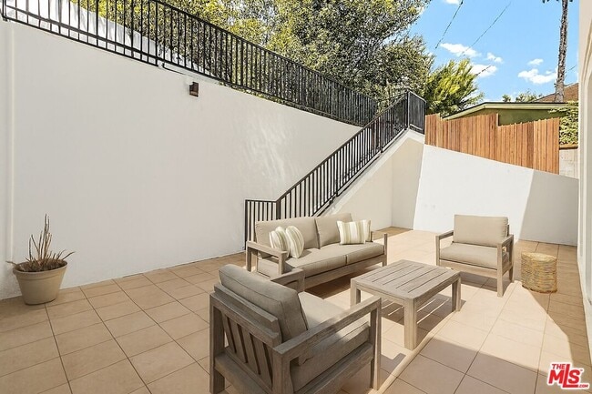 Building Photo - 2619 Rinconia Dr