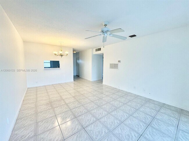 Building Photo - 5011 W Oakland Park Blvd