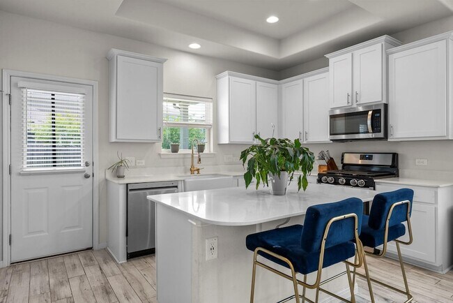 Building Photo - 6413 Mary Lewis Dr