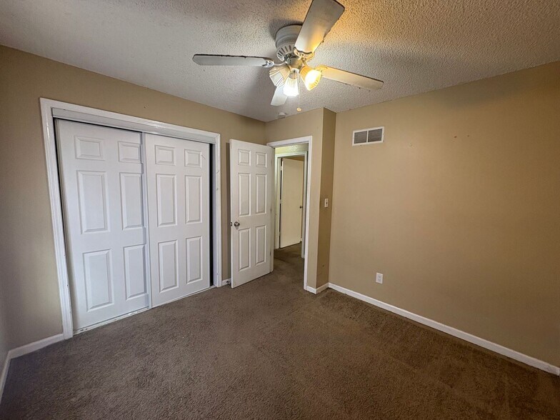 Building Photo - 1120 NE 9th St