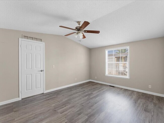 Building Photo - 3911 County Rd 183