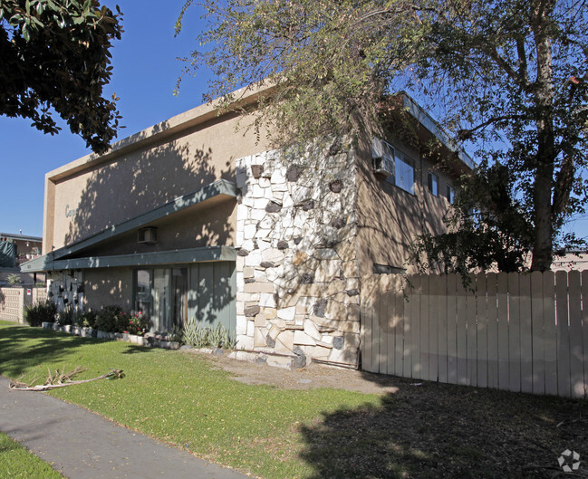 Building Photo - 1823 W Sumac Ln