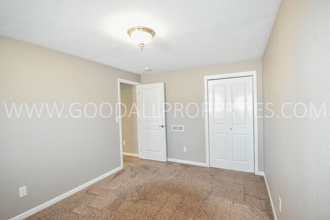 Building Photo - 1255 SE Waddell Way