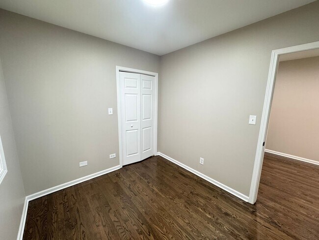 Building Photo - 5438 S Indiana Ave