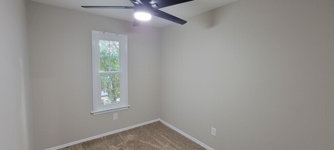 Building Photo - 3616 Luckylee Crescent