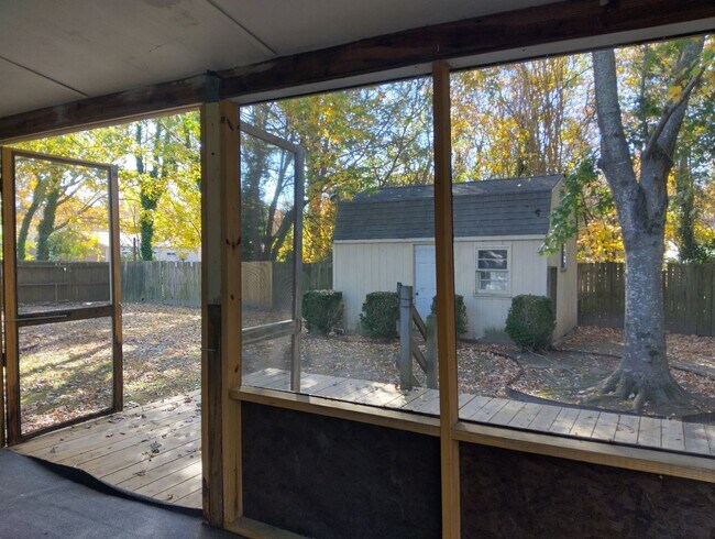 Building Photo - Beautiful 3bd/1.5ba with workshop and large backyard!