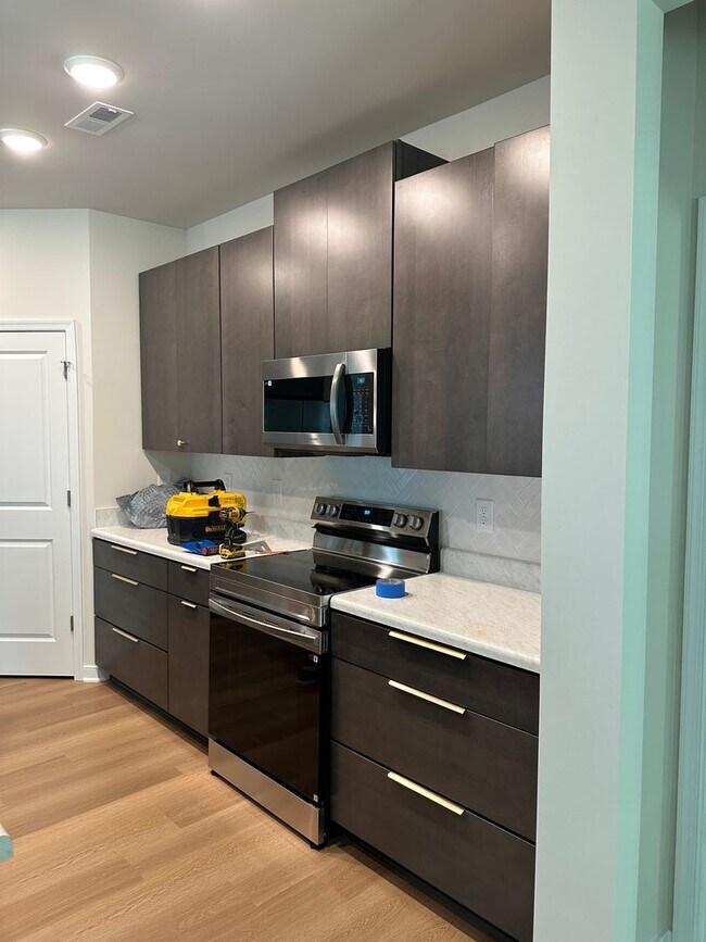 Building Photo - $3,200 / 2 br / 2 ba / 1,650 sqft