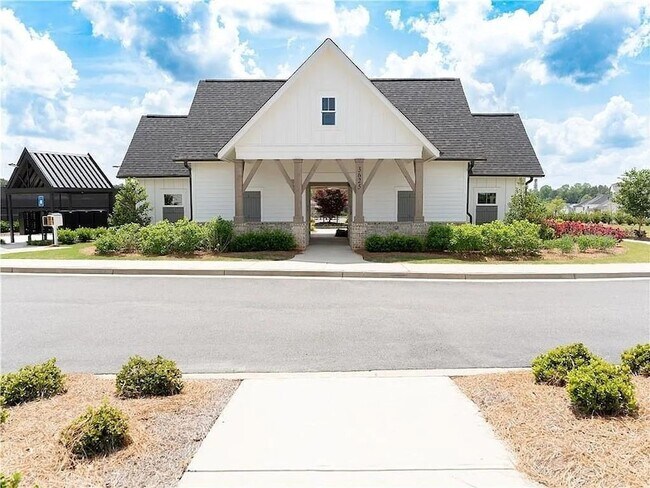 Building Photo - 2935 Ferncliff St