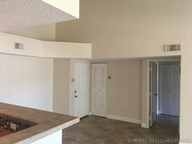 Building Photo - 1721 Village 303 Blvd
