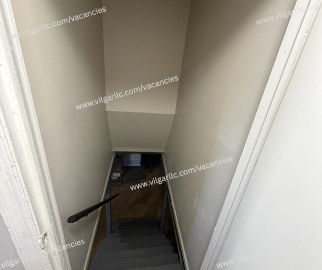 Building Photo - Spacious & well-appointed 3-Bedroom • 1-Bathroom Home