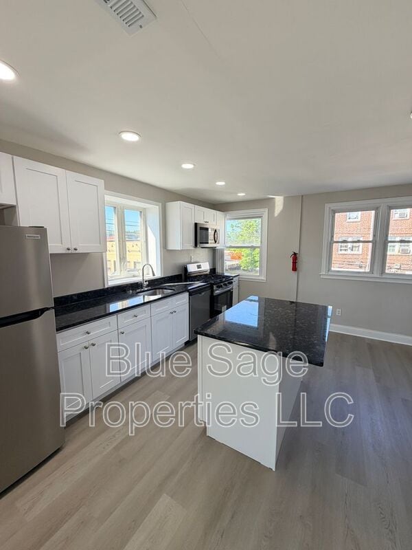 Building Photo - 66 Folcroft Ave