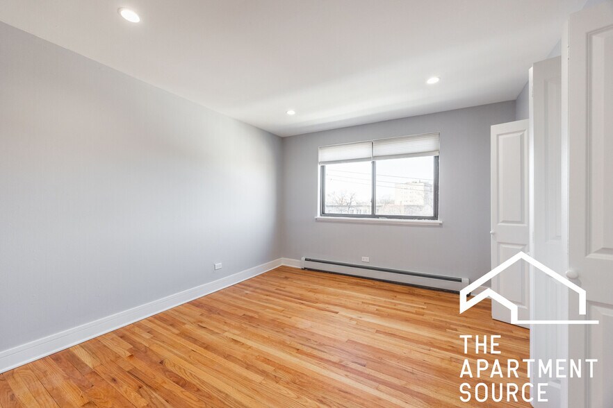 Building Photo - 6954 N Sheridan Rd