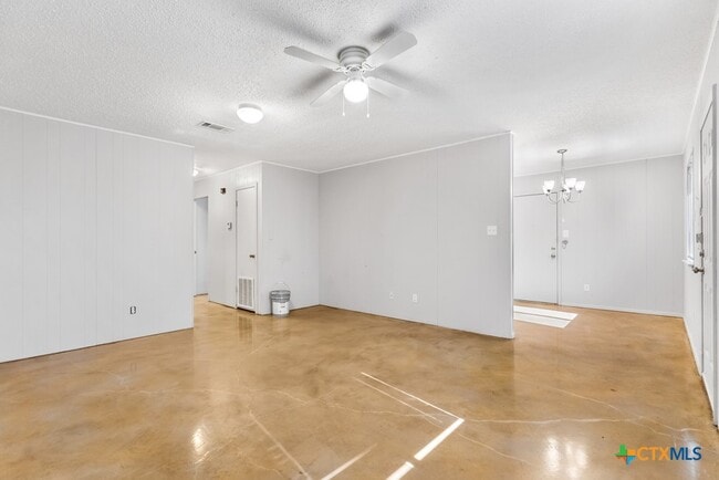 Building Photo - 222 Redbud Ln