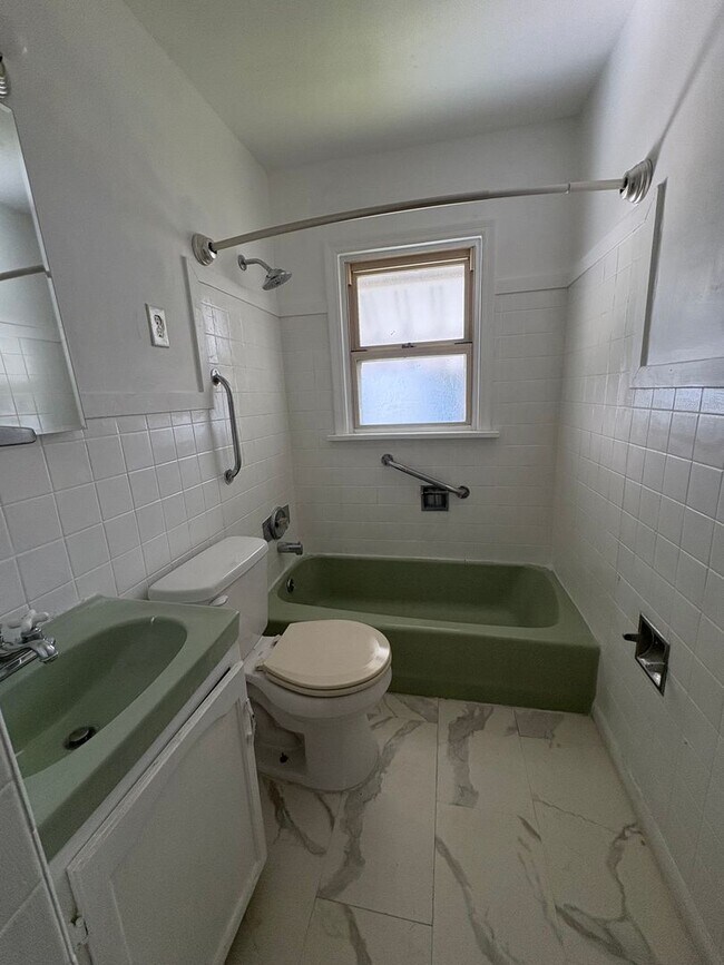 Building Photo - 3 Bedroom/1 Bath Home in Dayton