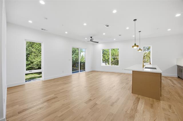 Building Photo - 4605 Belmont Ave