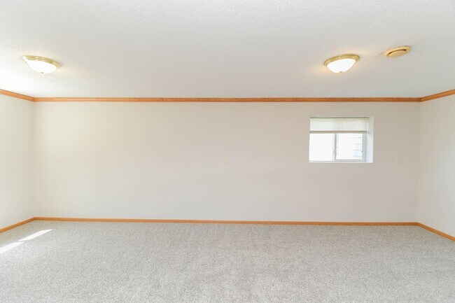 Building Photo - 4405 W Antelope Dr