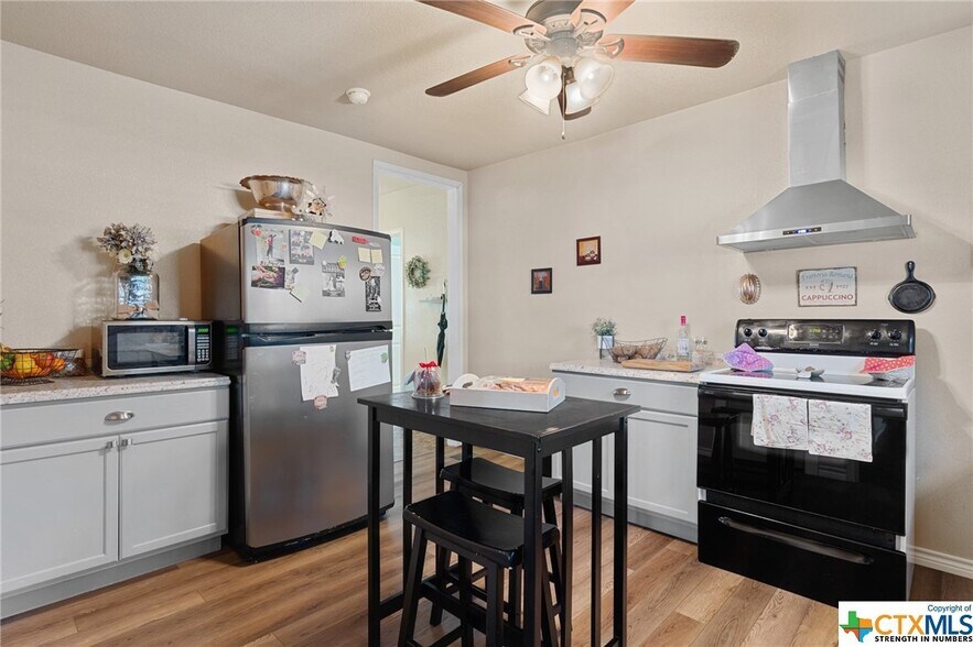 KITCHEN - 503 S Spring St
