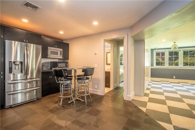Building Photo - 451 Beechmont Dr