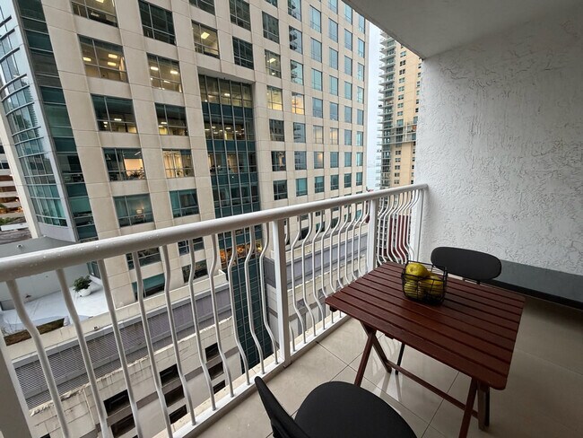 Building Photo - 1 SE 12th St