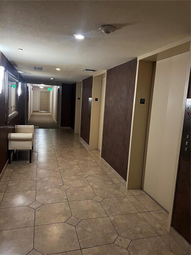 Building Photo - 3675 N Country Club Dr