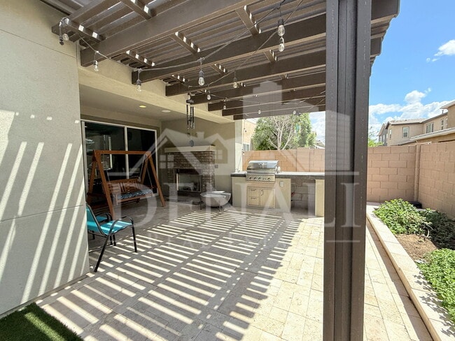 Building Photo - 1729 W Myrna Ln