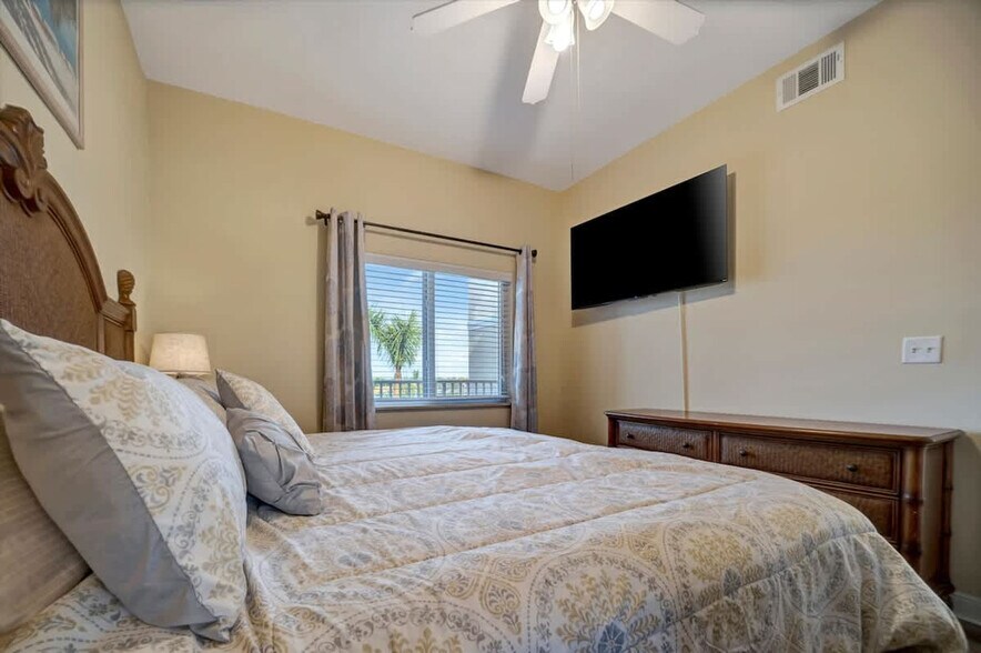 Building Photo - 8800 Bay Pines Blvd