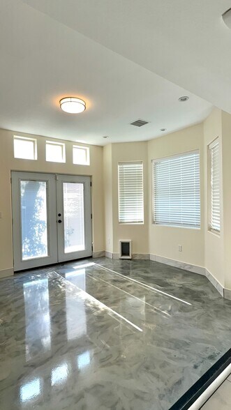 Building Photo - 3385 W Agate Ave