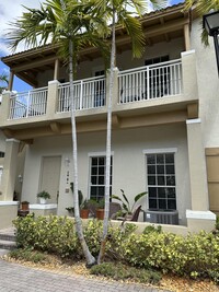 Building Photo - 617 NW 25th Ave