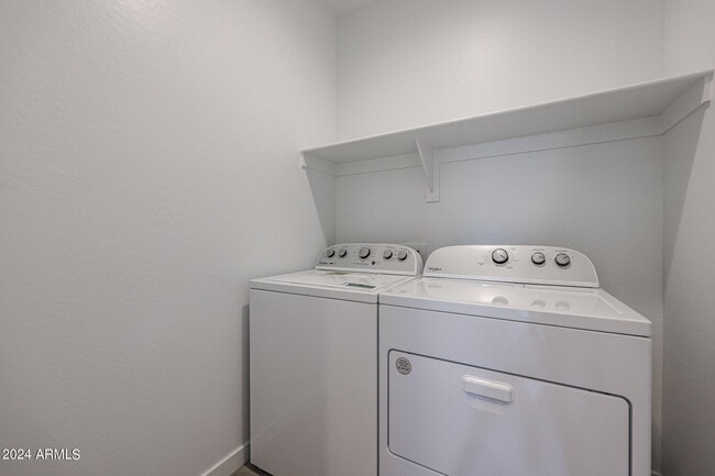 Building Photo - 2071 W Bramble Berry Ln