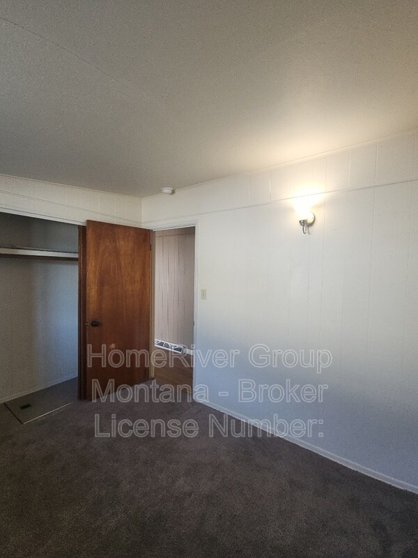 Building Photo - 1809 Defoe St