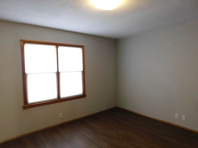 Building Photo - Spacious & remodeled 2 bedroom/1 bath dupl...