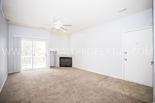 Building Photo - 3 bedroom 2 bath condo in Waukee in convie...