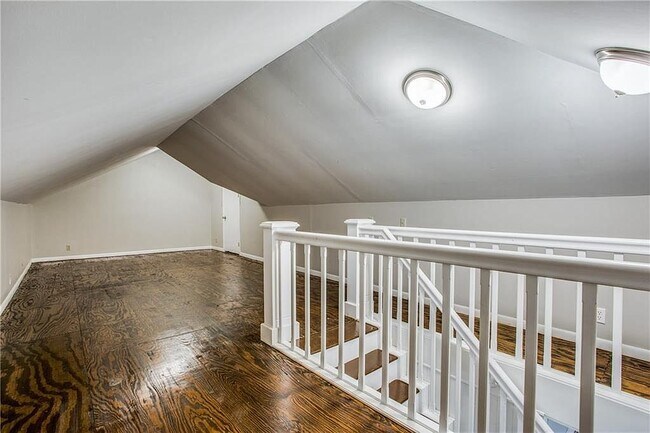 Building Photo - 1126 W Woodard St