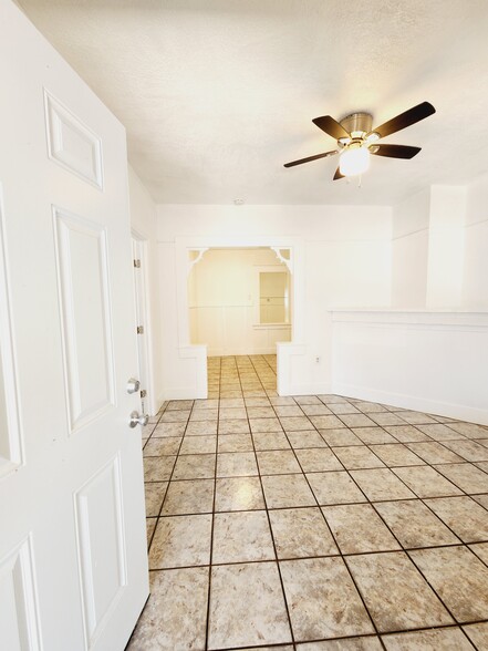 Building Photo - 118 Baker Way