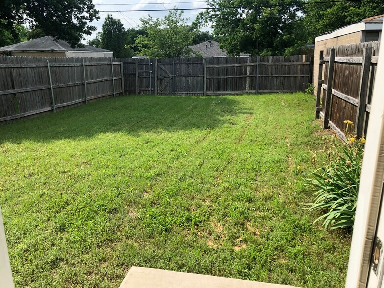 Privately Fenced in backyard - 10211 Galway Dr