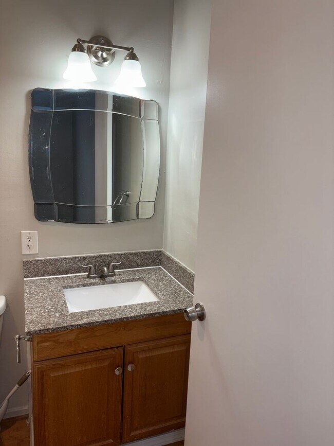 Building Photo - **OPEN HOUSE THURSDAY 5/22/25** 2,400- ALL...