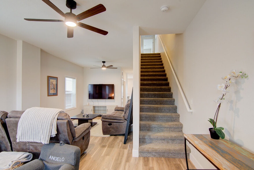 Building Photo - 120 Barnwood Cir