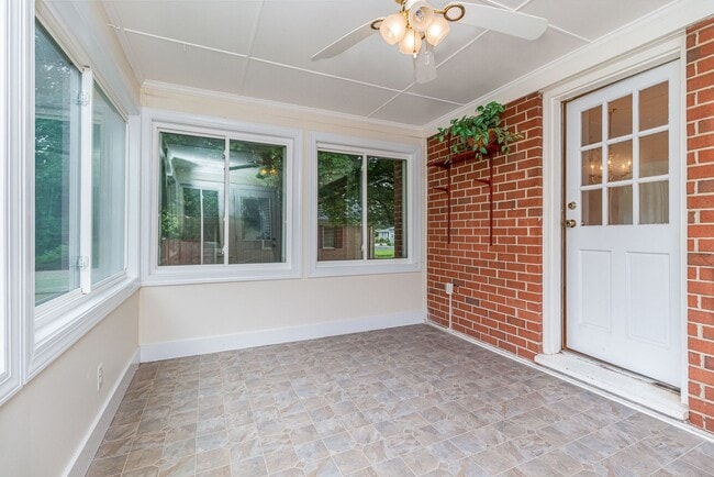 Building Photo - Coming Soon | $2,000/mo | Spacious Split-L...
