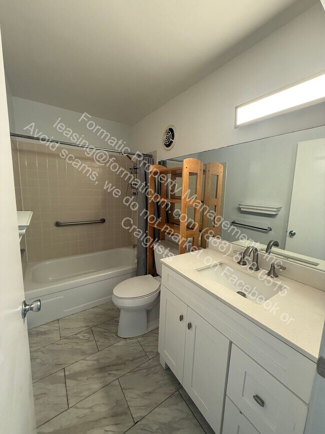 Building Photo - Pet-Friendly 2-Bedroom (or 1 Bedroom + Home Office) Apartment with In-Unit Laundry, Pool & Covere...