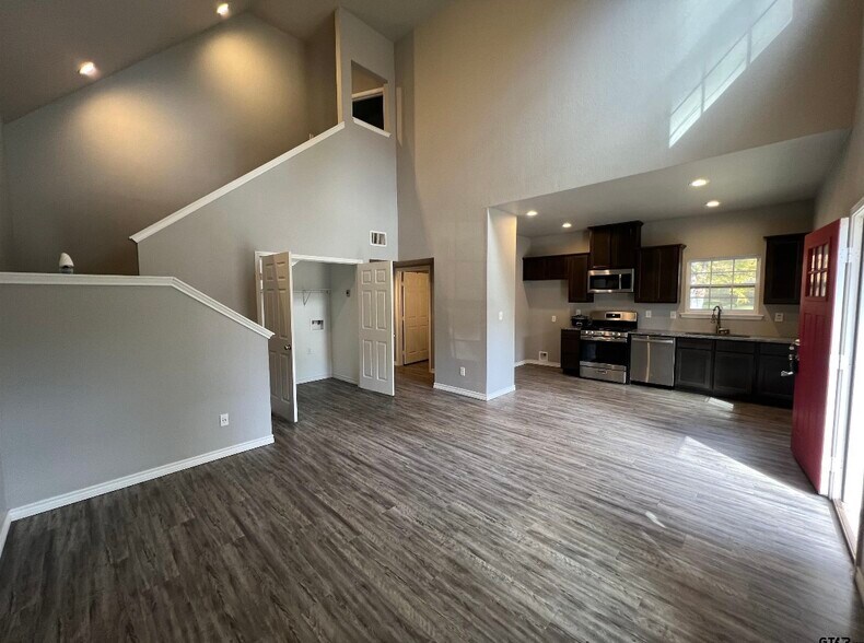 Building Photo - 209 Reel Rd