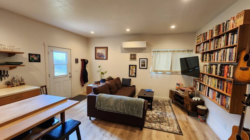 Building Photo - 808 Talent Ave