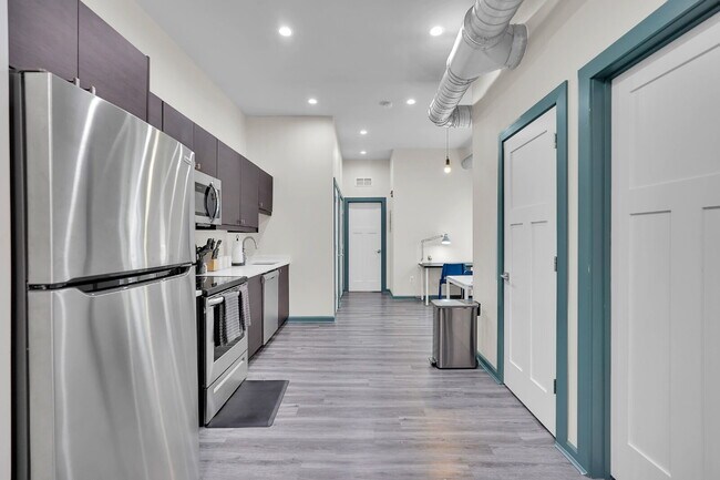 Building Photo - Furnished 2-Bedroom, 2-Bath Apartment near the Medical Campus