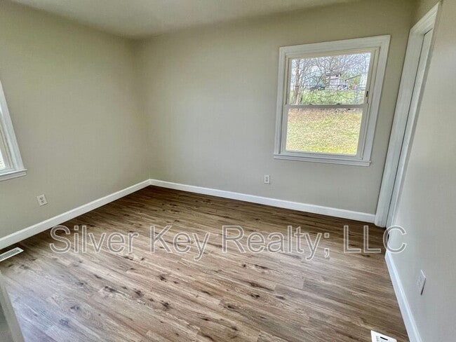 Building Photo - 206 Riggs St