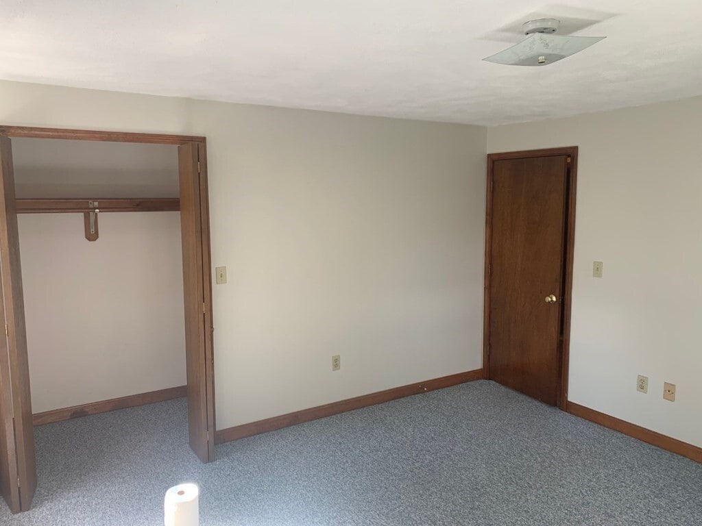 Building Photo - 13 Aiello Dr