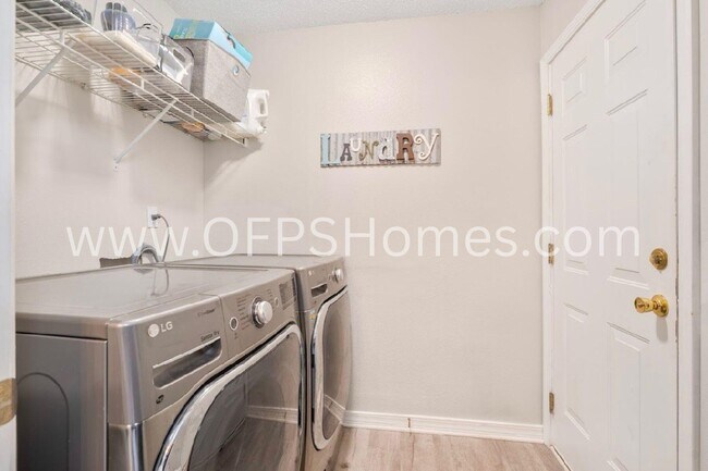 Building Photo - 405 Bobby Dr