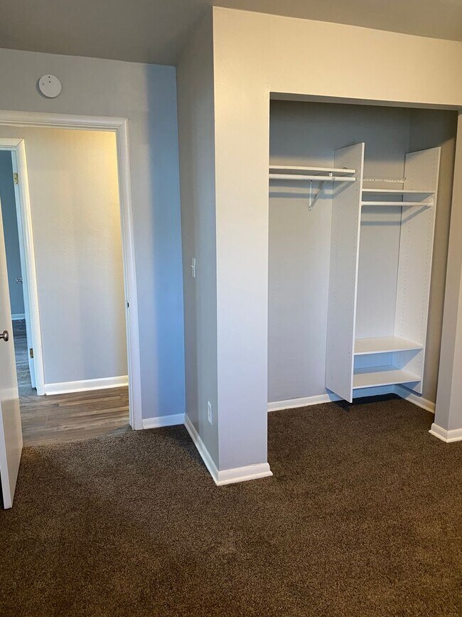 Building Photo - A must see!!! This spacious and newely upd...