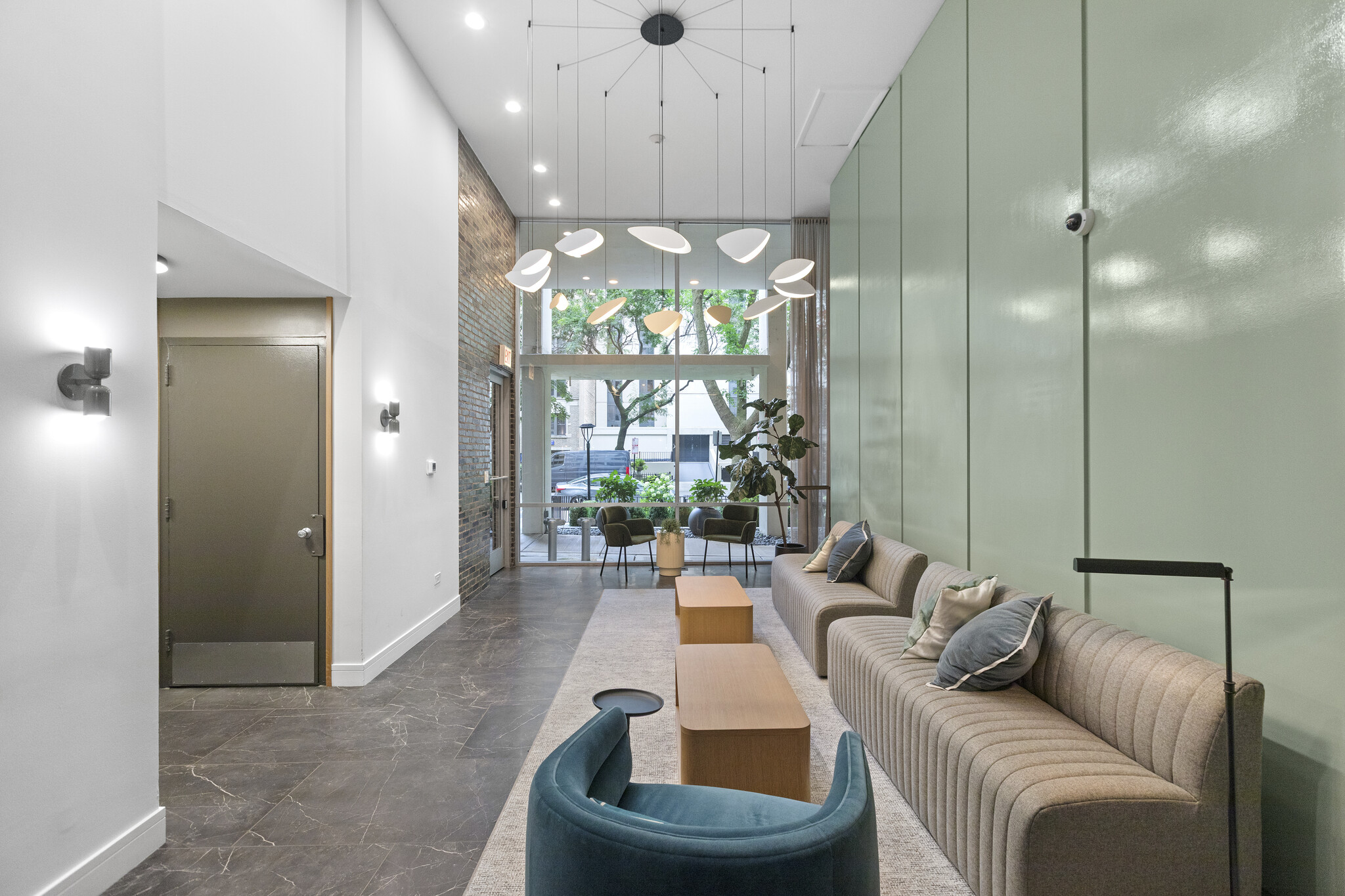 Building Photo - 1340 N Dearborn St