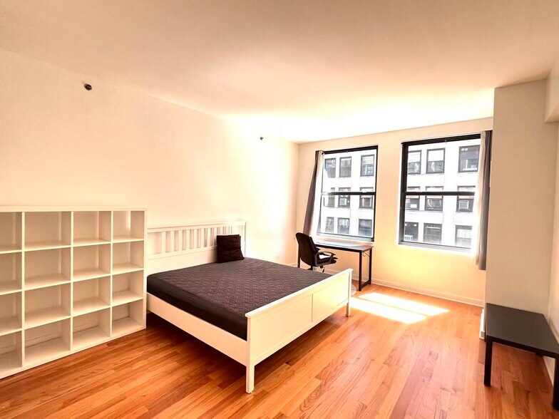 Building Photo - 5 N Wabash Ave