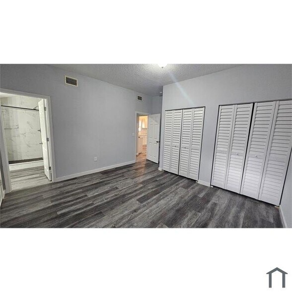 Building Photo - 1446 W 23rd St